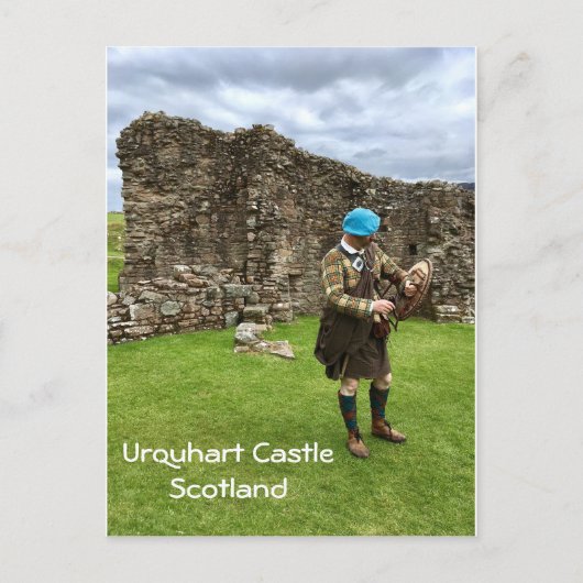 Urquhart Castle in Scotland, Jacobite Man in Kilt Briefkaart (Voorkant)
