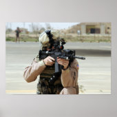 US Air Force Airman voert beveiliging uit Poster (Voorkant)