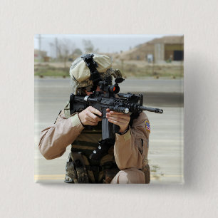 US Air Force Airman voert beveiliging uit Vierkante Button 5,1 Cm