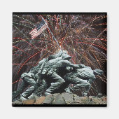 US Marines War Memorial Iwo Jima Fireworks Magneet (Voorkant)