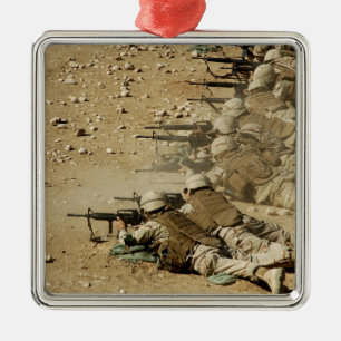 US Navy Seabees vuurt geweren van de types M-4 en Metalen Ornament