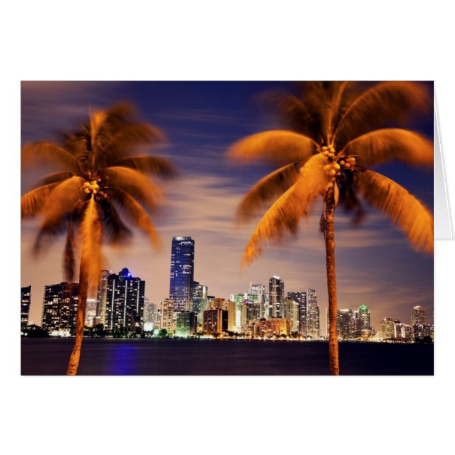 USA, Floride, Miami skyline à la tombée de la nuit (Devant horizontal)