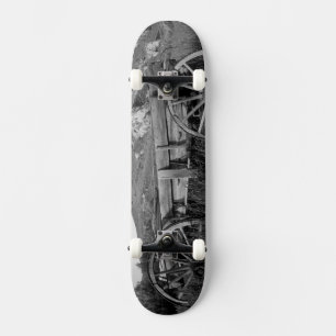 USA, Montana, Bannack State Park Oude wagen gemaak Skateboard