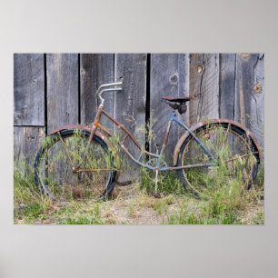USA, Oregon, Bend. Een vervallen oude fiets Poster