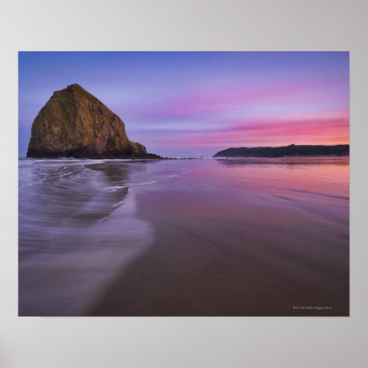 USA, Oregon, Clatsop County, Haystack Rock en Poster (Voorkant)