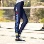 USA Pickleball Leggings Yellow Ball Rouge Blanc Bl<br><div class="desc">Les leggings parfaits pour les amateurs de pickleball et USA. Des leggings de haute qualité avec les mots PICKLEBALL USA et un pickleball jaune de chaque côté. Ajoutez votre texte personnalisé - comme un nom de club ou un nom d'équipe. Amusez-vous pour un jeu social décontracté ou un match de...</div>