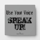 'Use Your Voice-SPEAK UP !' Plaque (Devant)