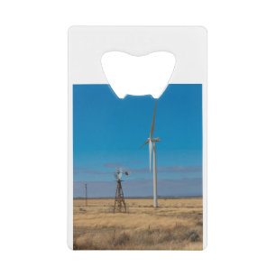 Usinerie et éolienne