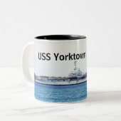 USS Yorktown Coffee-Mok Tweekleurige Koffiemok (Voorkant links)