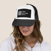 Uw eigen geüploade QR-code en bewerkbare retro-tek Trucker Pet (In situ)