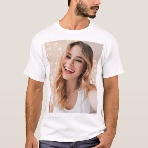 Uw foto op uw gezicht op een gepersonaliseerde t-shirt
