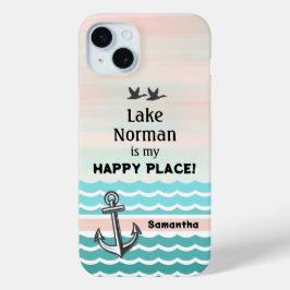 Uw Lake & Jouw naam gepersonaliseerde Happy Place iPhone 15 Mini Hoesje