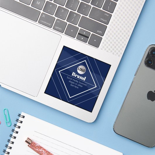 Uw Logo & Aanpasbaar Modern Design | Marineblauw Sticker (Laptop met iPhone)