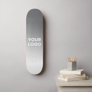Uw Logo en bewerkbare achtergrondkleurverloop Skateboard