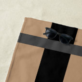 Uw monogram zwart en Tan Cabana Stripes Strandlaken (In situ)