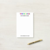 Uw ontwerpbedrijf Logo Post-it® notes voorbeeld (Op bureau)