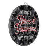 Uw trouwnamen en datum op zwarte houtskool grijs dartbord (Voorkant Links)