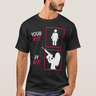 Uw vrouw Mijn vrouw met Riffle Weapon Ammo en Pist T-shirt