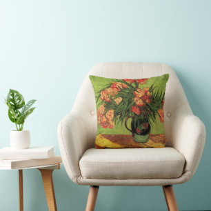 Vaas met oleanders en boeken van Vincent van Gogh Kussen