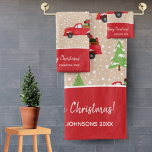 Vacances Camion Vintage Joyeux Noël Salle de bain<br><div class="desc">Ajoutez une touche vintage festive à votre décor de maison de vacances avec ce set de serviettes de bain personnalisé. Les serviettes ont un motif de camion transportant des cadeaux, des arbres de Noël avec des ornements et de la neige, et le texte Joyeux Noël avec votre nom de famille...</div>