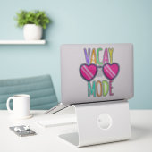 VACAY MODE STICKER (Laptop op bureau)