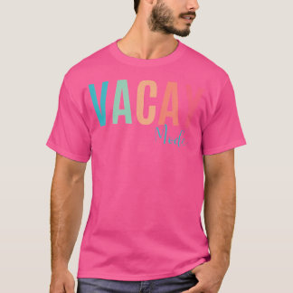Vacay-stand voor de camping van familievakken in T-shirt