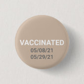Vaccineerde beige pin-knop met aangepaste datums ronde button 3,2 cm (Voorkant)