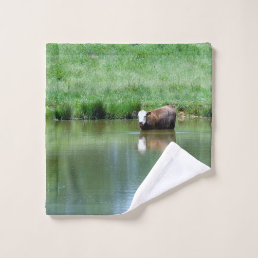Vache Baignant Dans Un Étang (Gant de toilette)