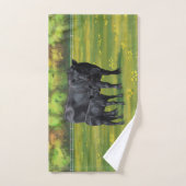 Vache d'Angus noir et veau mou en pâturage d'été (Serviette à main)