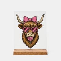 Vache des Highlands mignonne avec des lunettes à m
