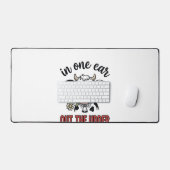 Vache drôle avec une oreille en moins Design de T- (Clavier et souris)