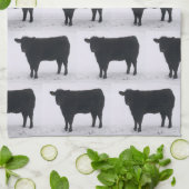 Vache noire dans la serviette de thé à la neige (Plié)