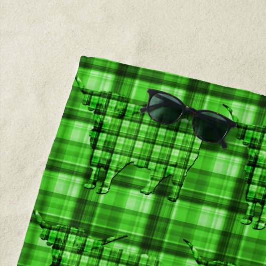 Vache verte Tartan Highland, Serviette de plage (En situation)