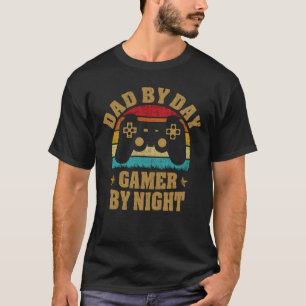 Vader-op-dag gamer bij nacht videogamer geeft game t-shirt