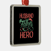 Vaderdag Echtgenoot Vader Held Metalen Ornament (Rechts)