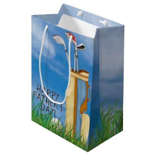 Vaderdag-golftas met kogel in gras medium cadeauzakje (Voorkant Gekanteld)