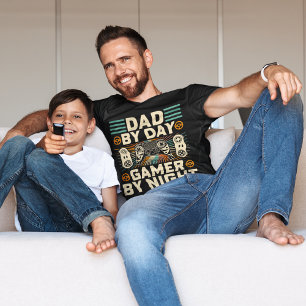 Vaderdag Pap overdag Gamer bij nacht T-shirt