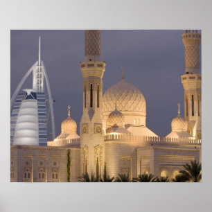 VAE, Dubai. Moskee 's avonds met Burj al Arab Poster