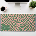 Vague rétro : Panneau de contrôle vert rose modern<br><div class="desc">Élevez votre espace de travail avec ce Motif de tableau de bord moderne Wavy personnalisé Mat de bureau. Ce tapis présente une torsion ludique sur un damier classique, mis en vie avec un motif ondulant à vagues dans les tons rose et vert. La fonction personnalisée offre une touche d'individualité supplémentaire,...</div>