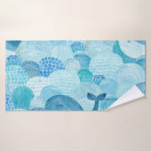 Vagues, baleine, texture bleu enfantine (Serviette de bain)