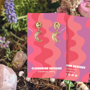 Vagues roses portant collier bijoux carte d'affich