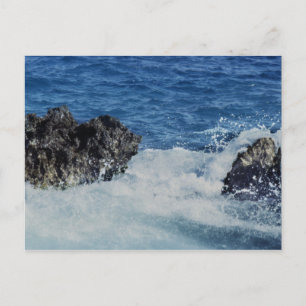Vagues Spachant Sur Les Cartes Postales Coral Rock