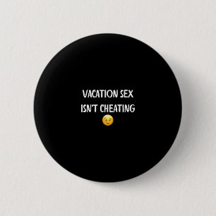 Vakantie is geen bedrog - Grappige cadeaus voor vr Ronde Button 5,7 Cm