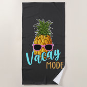 Vakantie Modus Ananas met Zonnebril Zomer Strandlaken (Voorkant)