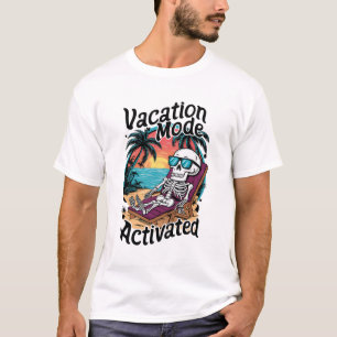 Vakantie modus geactiveerd skelet strand ontwerp t-shirt