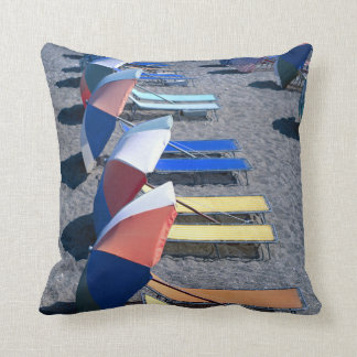 Vakantorstoelen op strand kussen