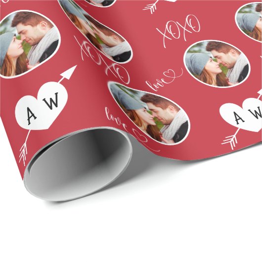 Valentijn's Day Hart & Initialen Aangepaste foto Cadeaupapier (Rol Hoek)