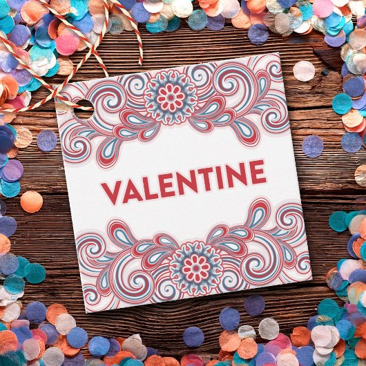 Valentijnsdag met roze bloemetjes en wervelingen bedankjes labels