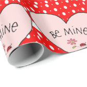 Valentijnsdag ompakken is een pijnlijk rood hart cadeaupapier (Rol Hoek)