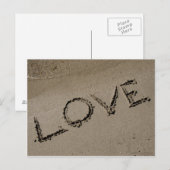 Valentijnse liefde geschreven op het zand feestdagenkaart (Voorkant / Achterkant)